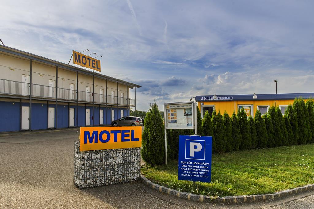 Tour-Motel Wilfersdorf  Exteriör bild